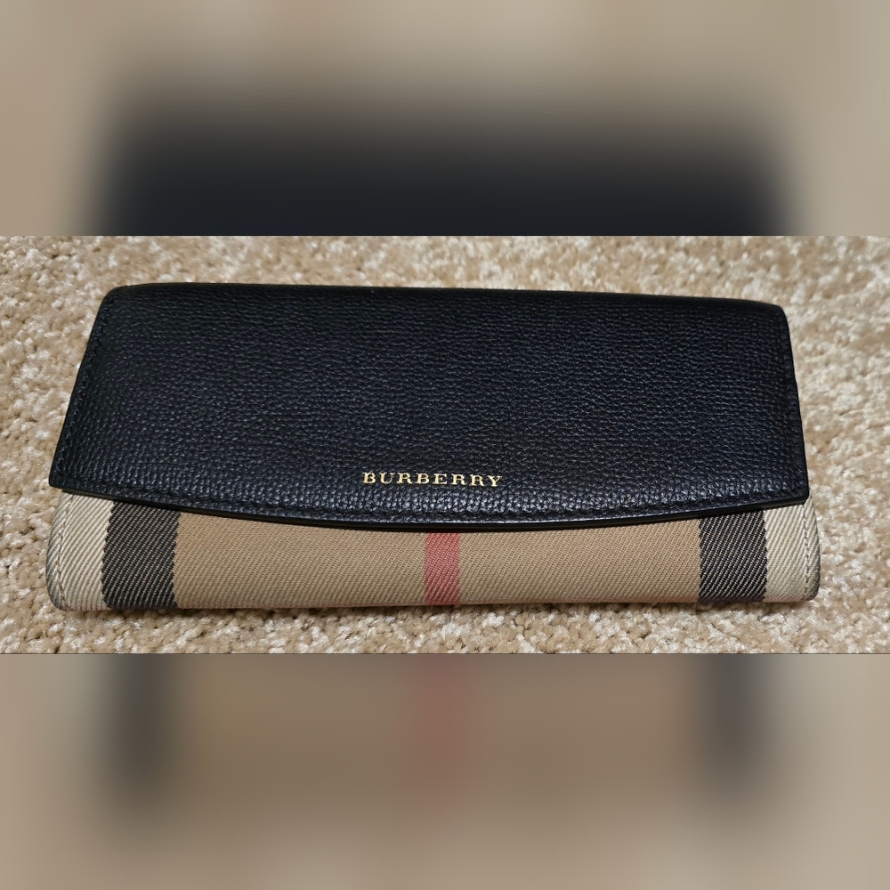 Authentic Burberry Calfskin House Check Leather Continental Wallet
